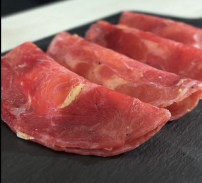 Сырная закуска из индейки с вялеными томатами