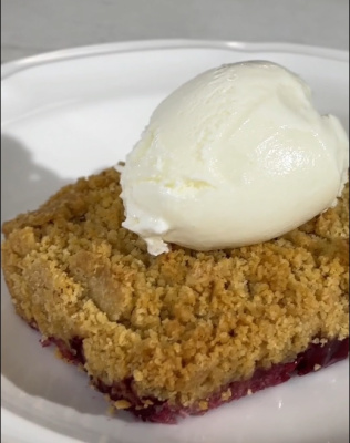 Крамбл с вишней